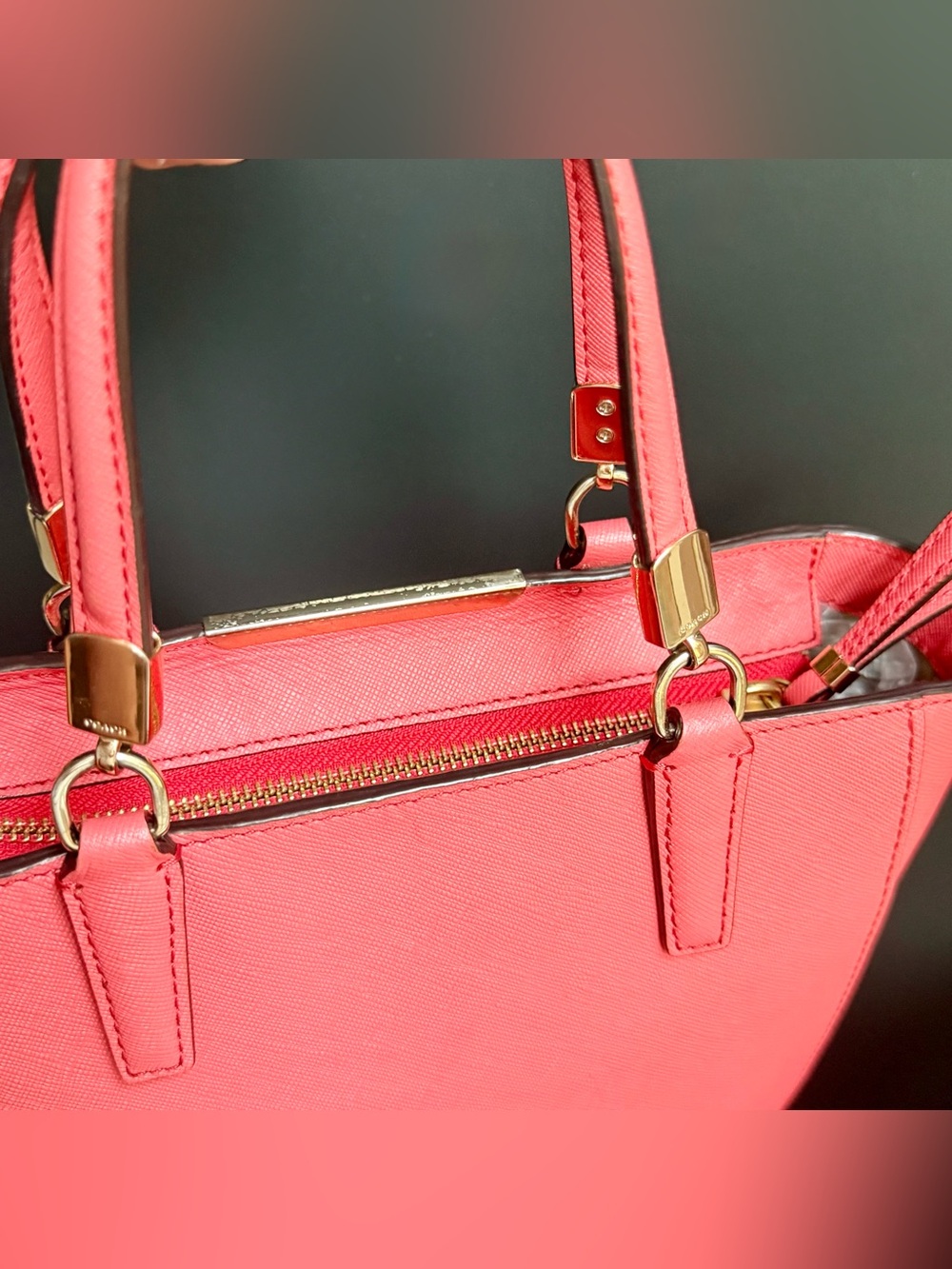 Coach Madison Saffiano
Leather Mini North
South Tote Bag Coral Pink
29001 - Picture 10 of 11